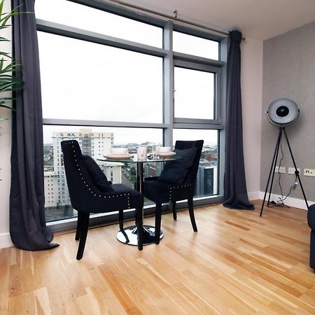The View - Long Stay Offer - Modern Central Apartment And Parking By Cto Serviced Apartments Кардиф Екстериор снимка